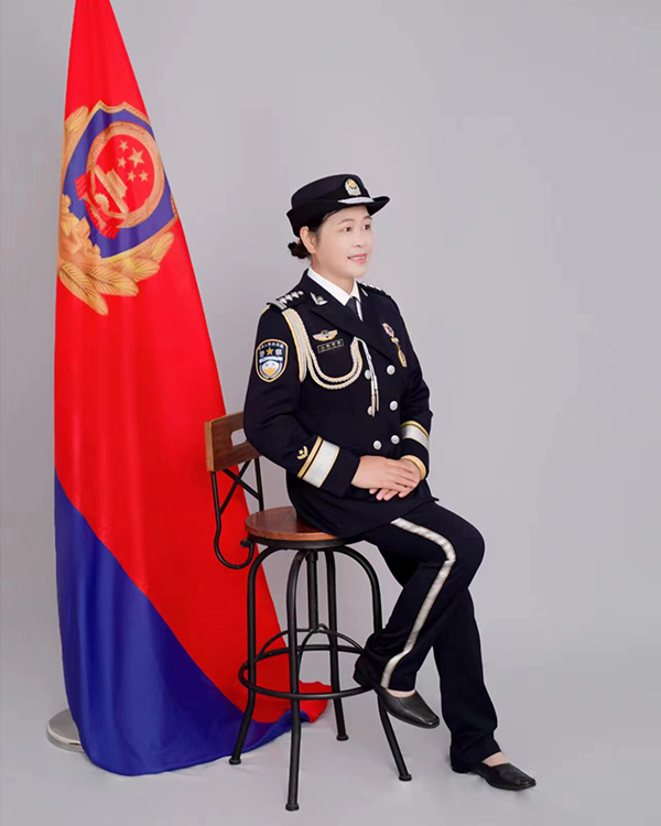 两会特刊 个人摄影形象照 许小文老师.jpg